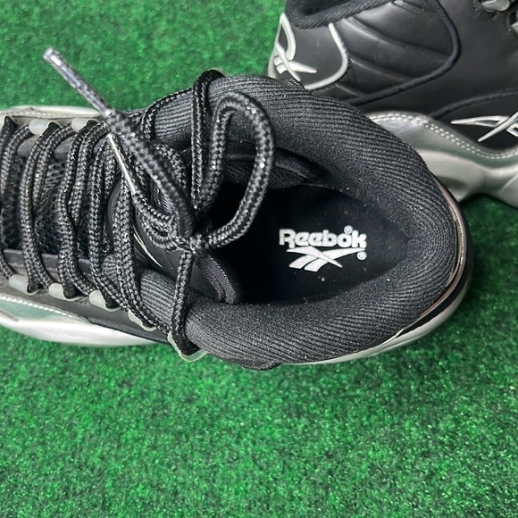 MINT Mens Reebok Mid Q3! Size 9 (Black & Metallic Silver) - Picture 5 of 7